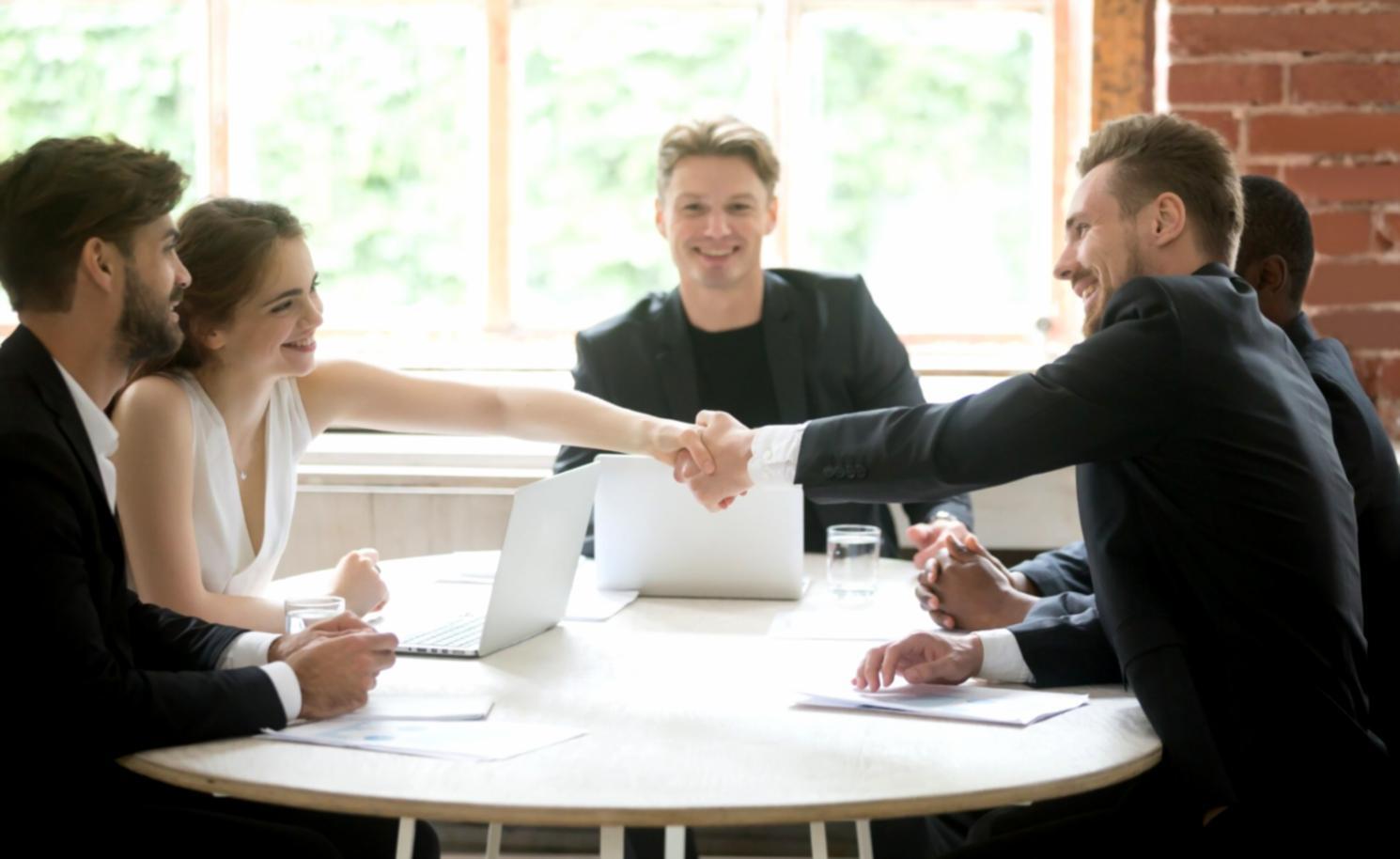 Séance de formation en analyse financière avec des professionnels